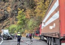 Vâlcea: Trafic complet blocat pe Valea Oltului, în zona Brezoi, din cauza unui accient rutier.